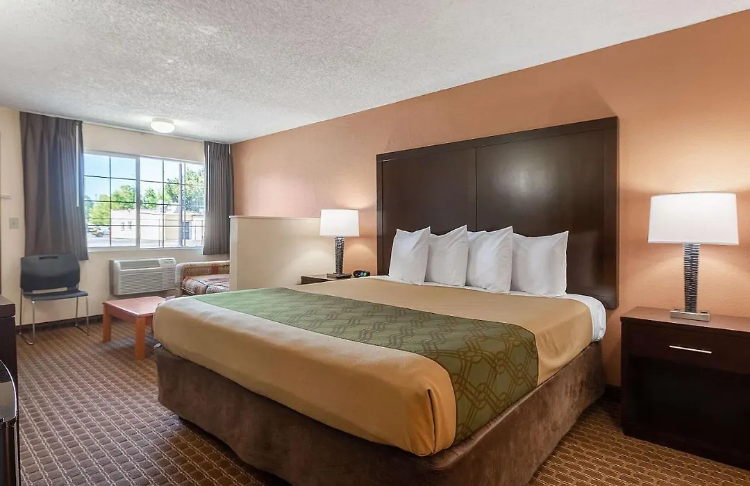 Econo Lodge Inn & Suites West Portland/Hillsboro-1