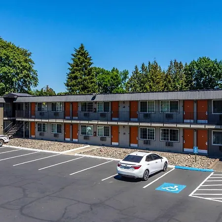 Econo Lodge Inn & Suites West Portland/Hillsboro-3